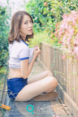 在女友旁边c她闺蜜小说